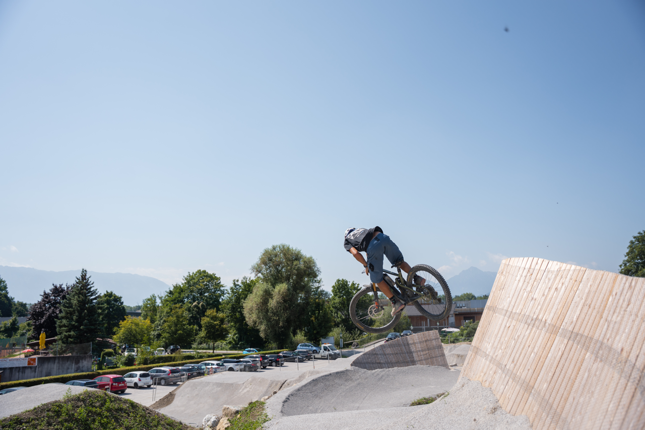Groß (phk_bergheim_20250819_703331) Sprung Workshop // Bikepark Bergheim b. Salzburg – Bild 1